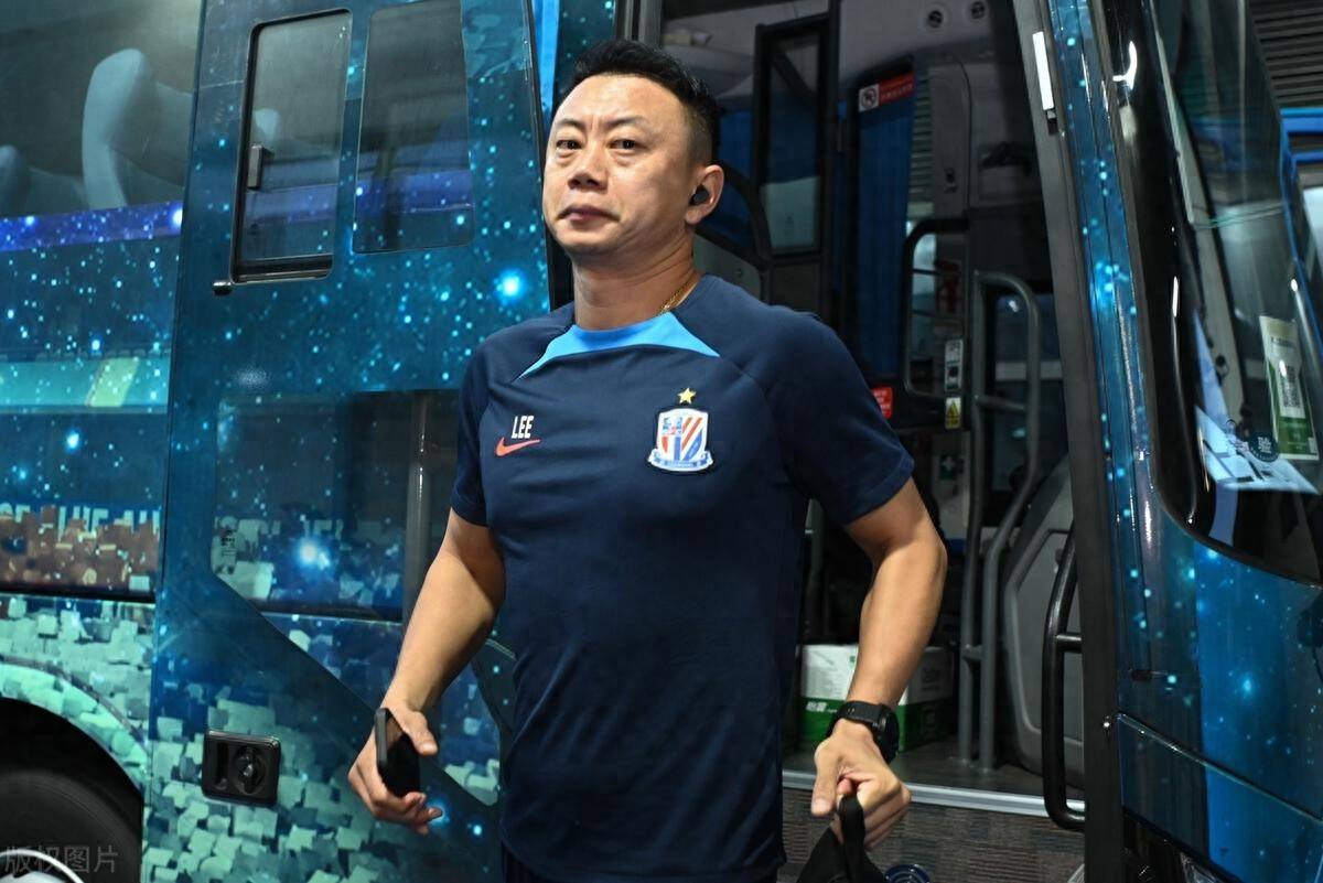 开云体育官网-费德勒在SKT比赛中出色发挥，表现优异引发热议！引发球迷热议的简单介绍