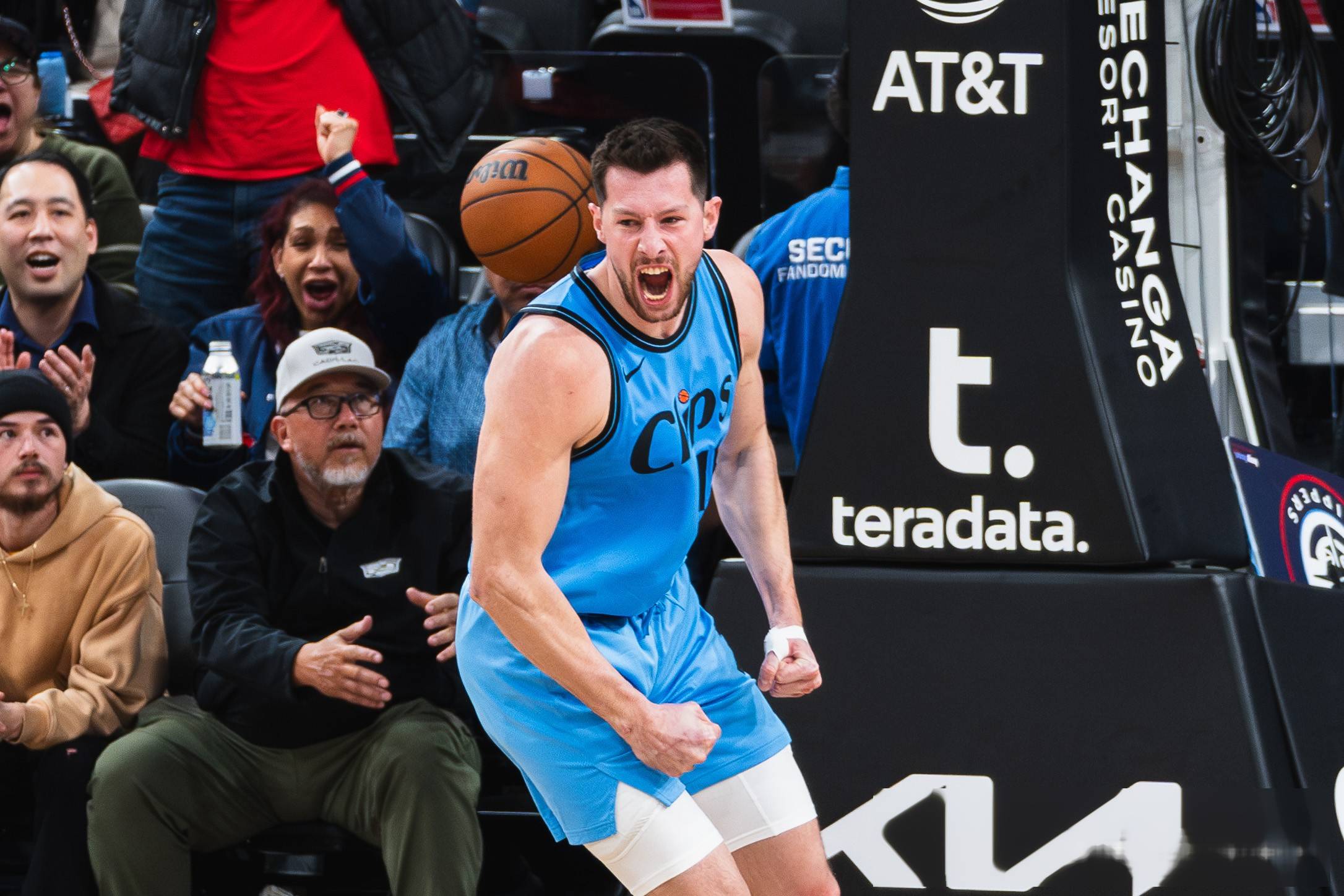 kaiyun-转折点！孟菲斯灰熊篮板制胜；足总杯窗口期攻防权衡；赛场秩序良好；控场能力成焦点的简单介绍