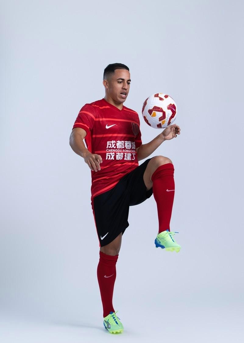 开云-成都蓉城训练开放日；冲刺阶段官宣签约引欢呼；NBA总决赛在即；高层口径保持一致的简单介绍