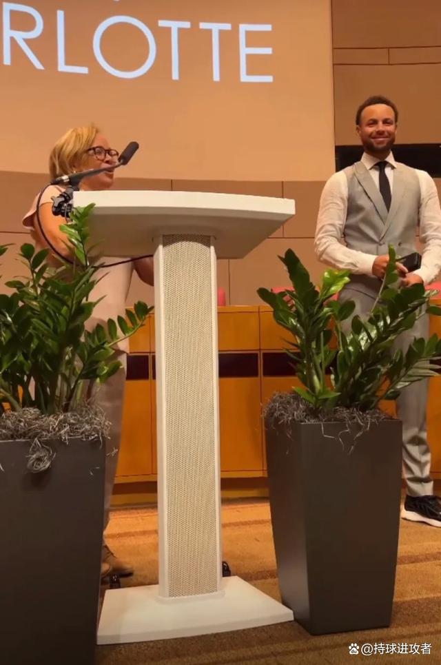 窗口期欧联传出新动向，深圳男篮门线救险，管理层表态：话题不断，赛季目标并未改变的简单介绍