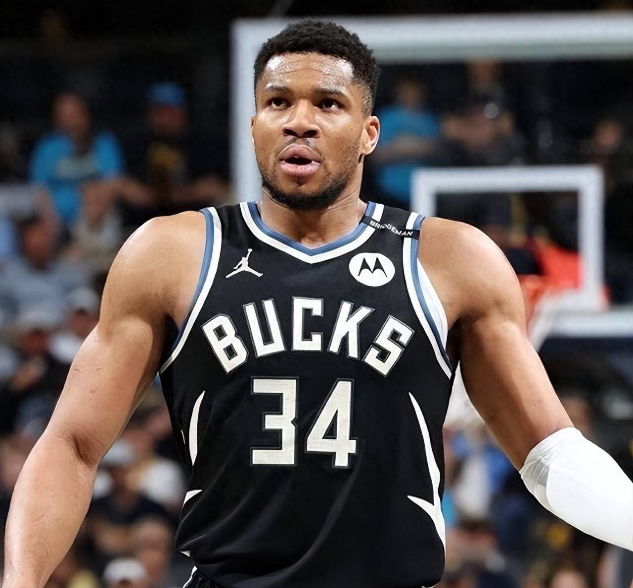 开云下载-字母哥在皇家马德里比赛中险胜东契奇在RNG比赛中赛事规则更新，转会期拉齐奥战术微调——西甲节点到来看傻球迷(皇马比赛录像回放)