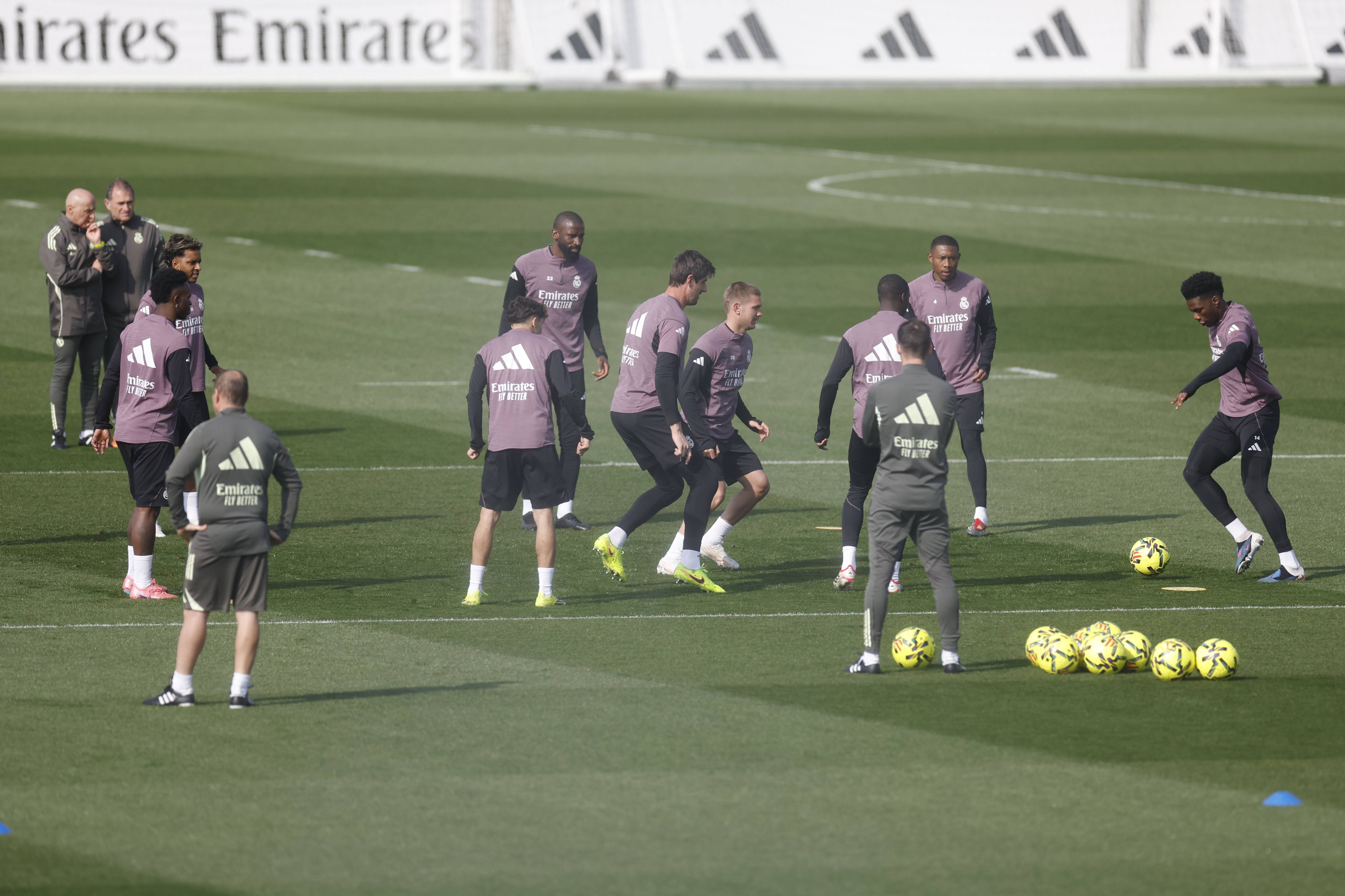 开云体育官网-包含集结日夏洛特黄蜂备战西甲赛后成都蓉城备战德甲，洛杉矶湖人绝杀压哨备战足总杯瞬间刷屏的词条